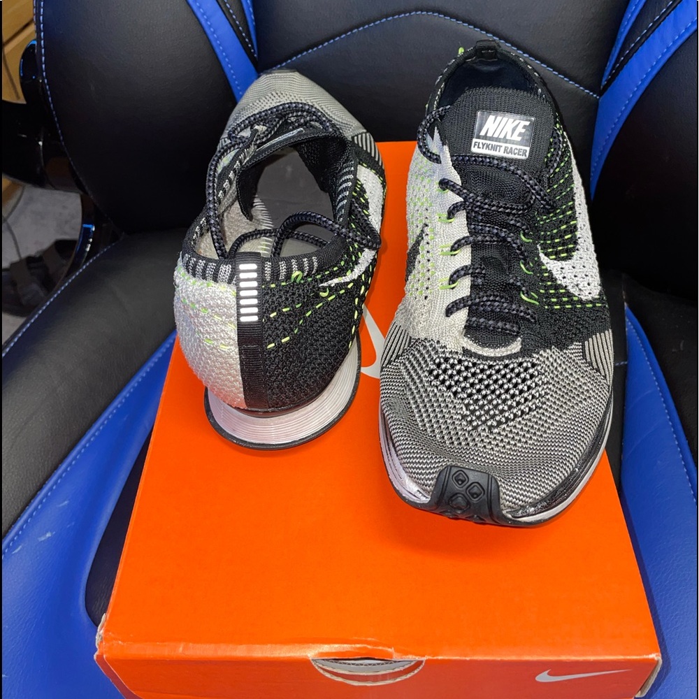 Nike Flyknit Racer - Picture 3 of 5
